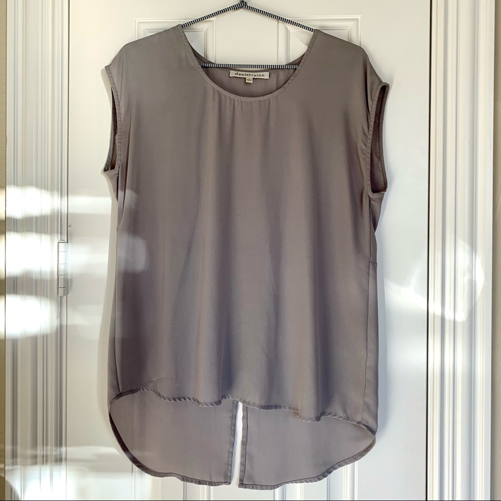 ❌DONATED❌ DANIEL RAINN (NORDSTROM) Slate Gray Sleeveless High-Low Blouse - Picture 2 of 10